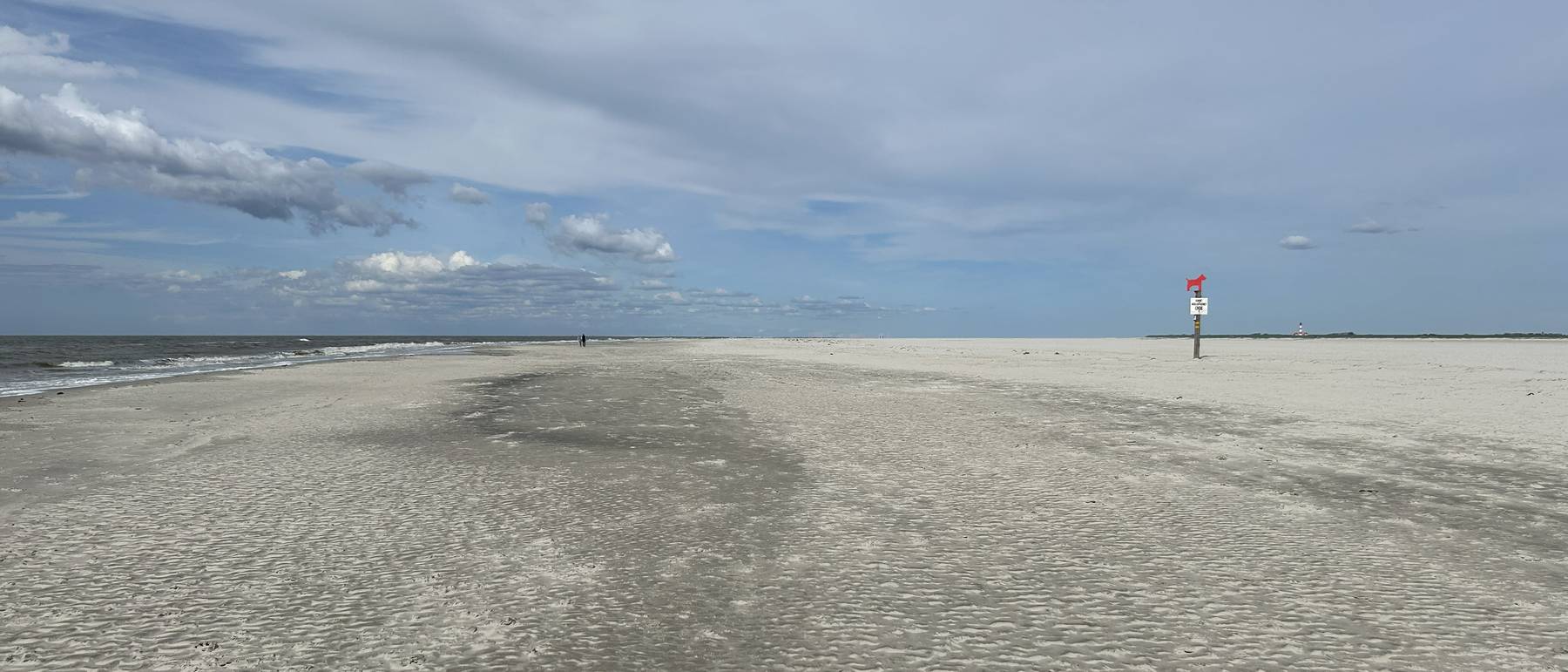 Weiter Strand von St. Peter-Ording bis zum Horizont